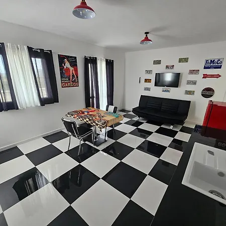 Vintage Village Bed & Breakfast *